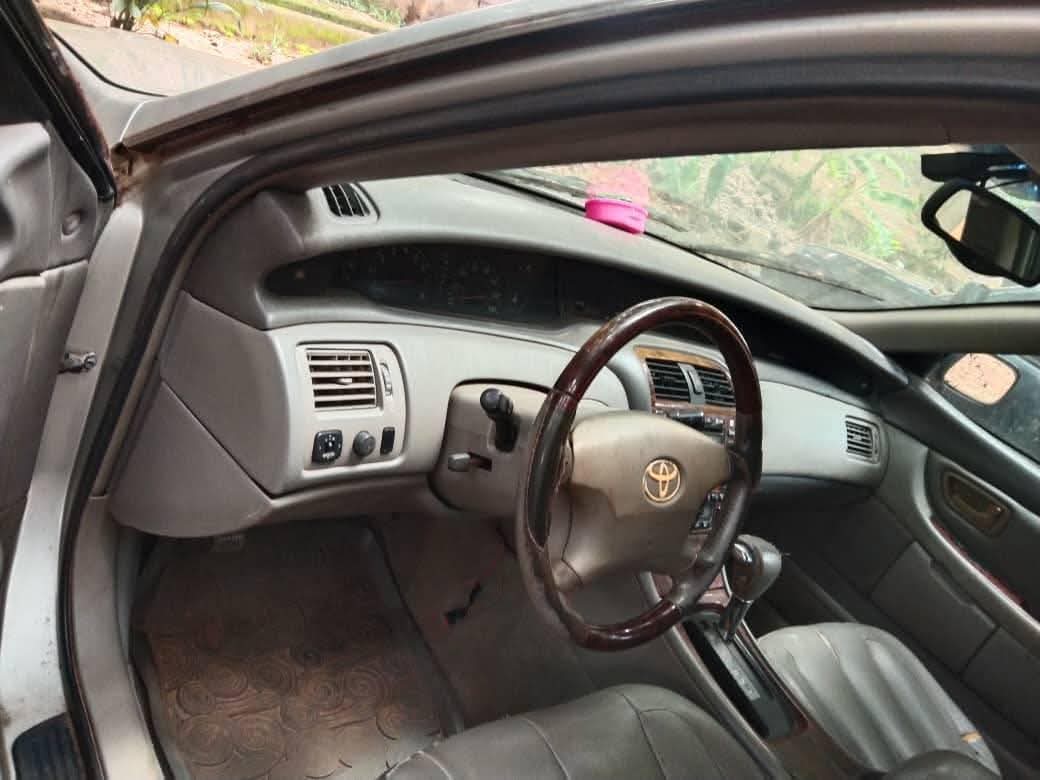 A picture of 2004 Toyota avalon dashboard