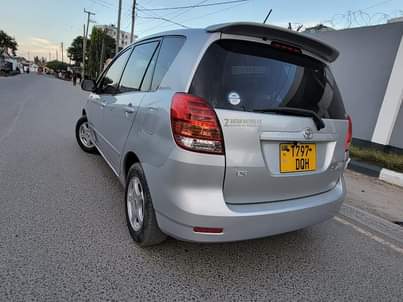 A picture of Toyota spacio ya kufugwa bado mpya gar inaviwango vya juu