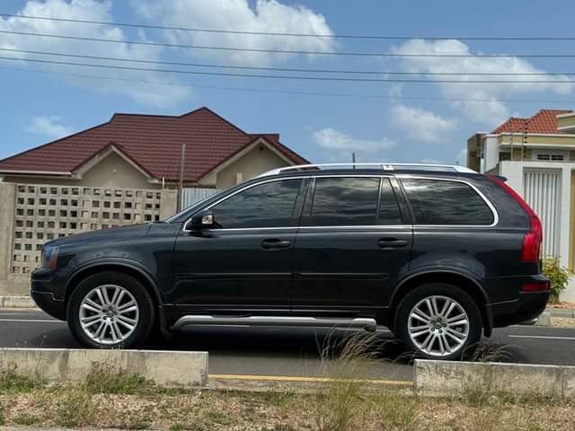A picture of Volvo million 30 tu kwa mawasiliano piga 0789 759 459