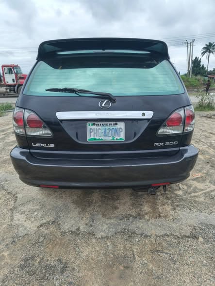 A picture of Lexus RX330