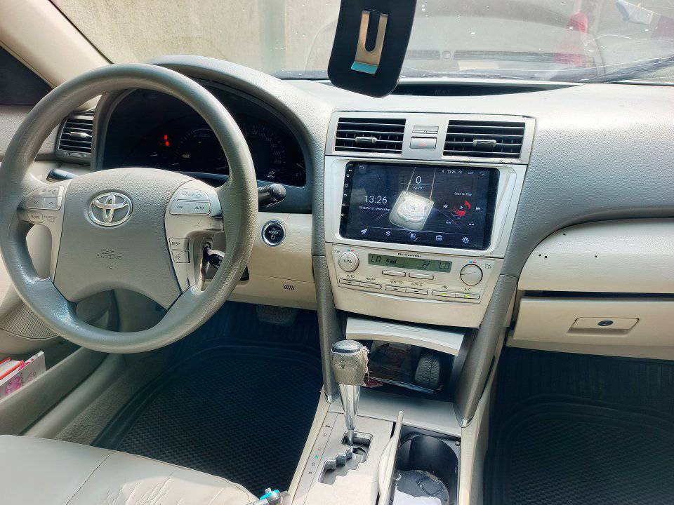 A picture of 011 Toyota Camry