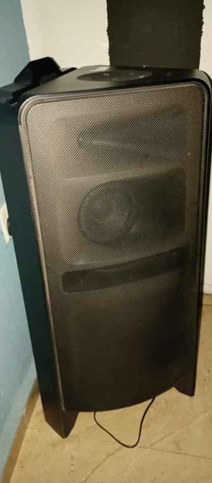 A picture of Samsung Sound system Tower
