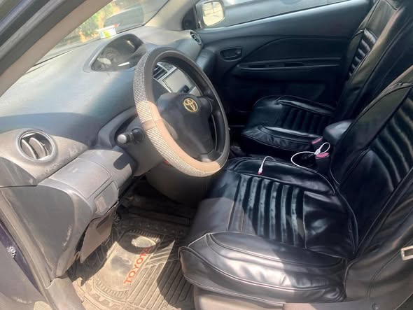 A picture of 2008 Toyota Yaris 08