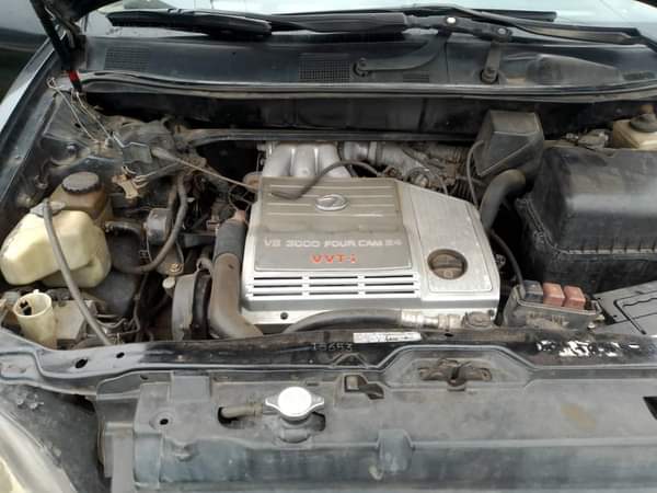 A picture of Lexus Rx 300 first Body Engine Gear AC nothing to