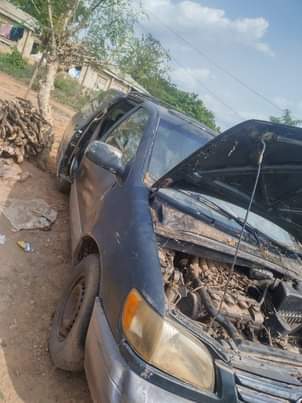 A picture of Sound Toyota Sienna with good gear buy and travel location