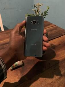 A picture of SAMSUNG S8