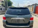 A picture of Newly arrived foreign used 2013 highlander wit reverse cam Bluetooth