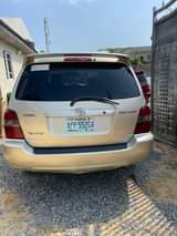 A picture of 2005 Toyota Highlander 3 Row Super clean Buy and drive