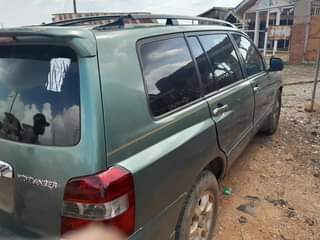 A picture of Toyota Highlander 2005 model