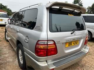 A picture of Toyota Land Cruiser V8