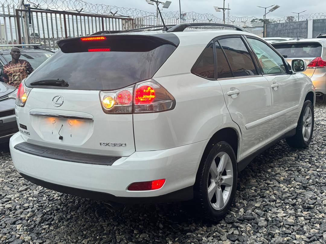 A picture of Brand Lexus RX 350 Color WHITE Year 2007 Mileage 94k
