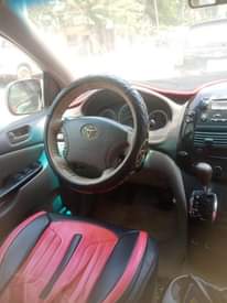 A picture of Toyota sienna 05