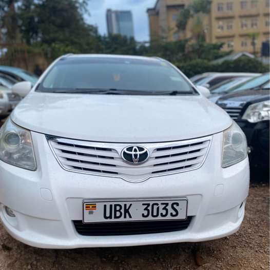A picture of TOYOTA AVENSIS 2012 Push to start Fuel saving Black interior