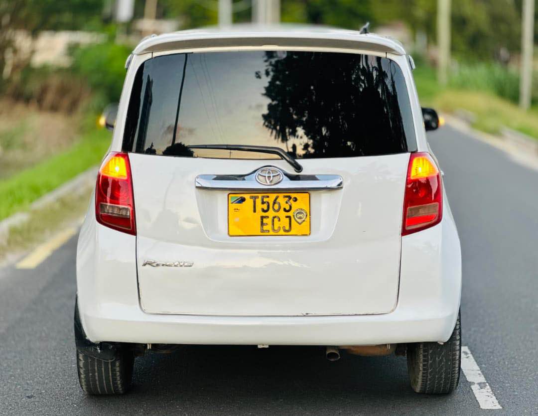 A picture of Toyota Ractis
