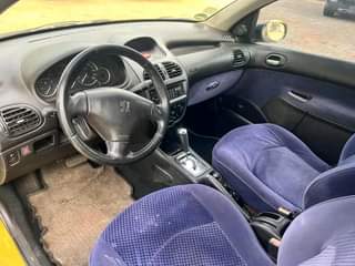 A picture of Peugeot 206 2004