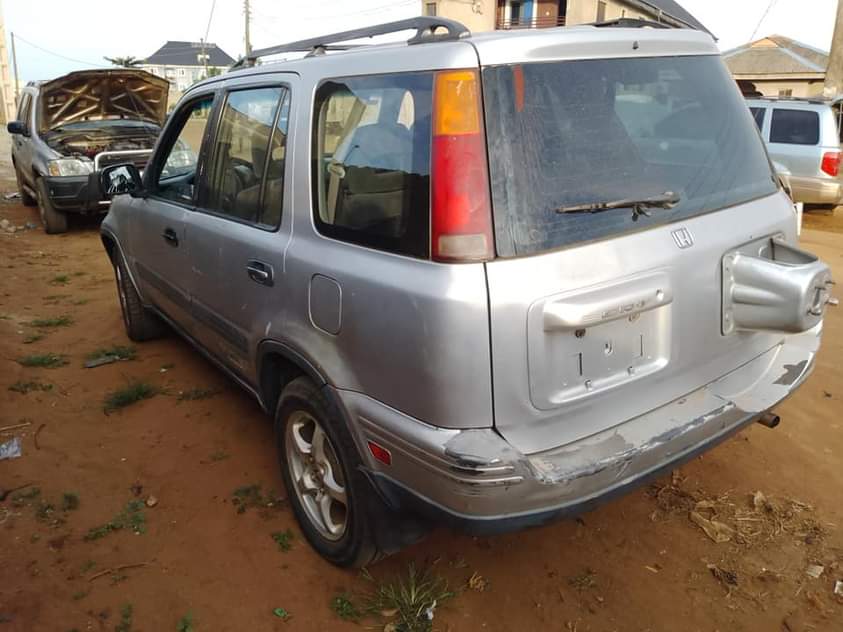 A picture of Honda crv 2002 model first body pan