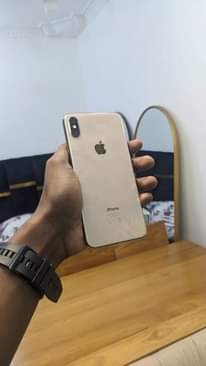 A picture of Iphone Xmax gb256