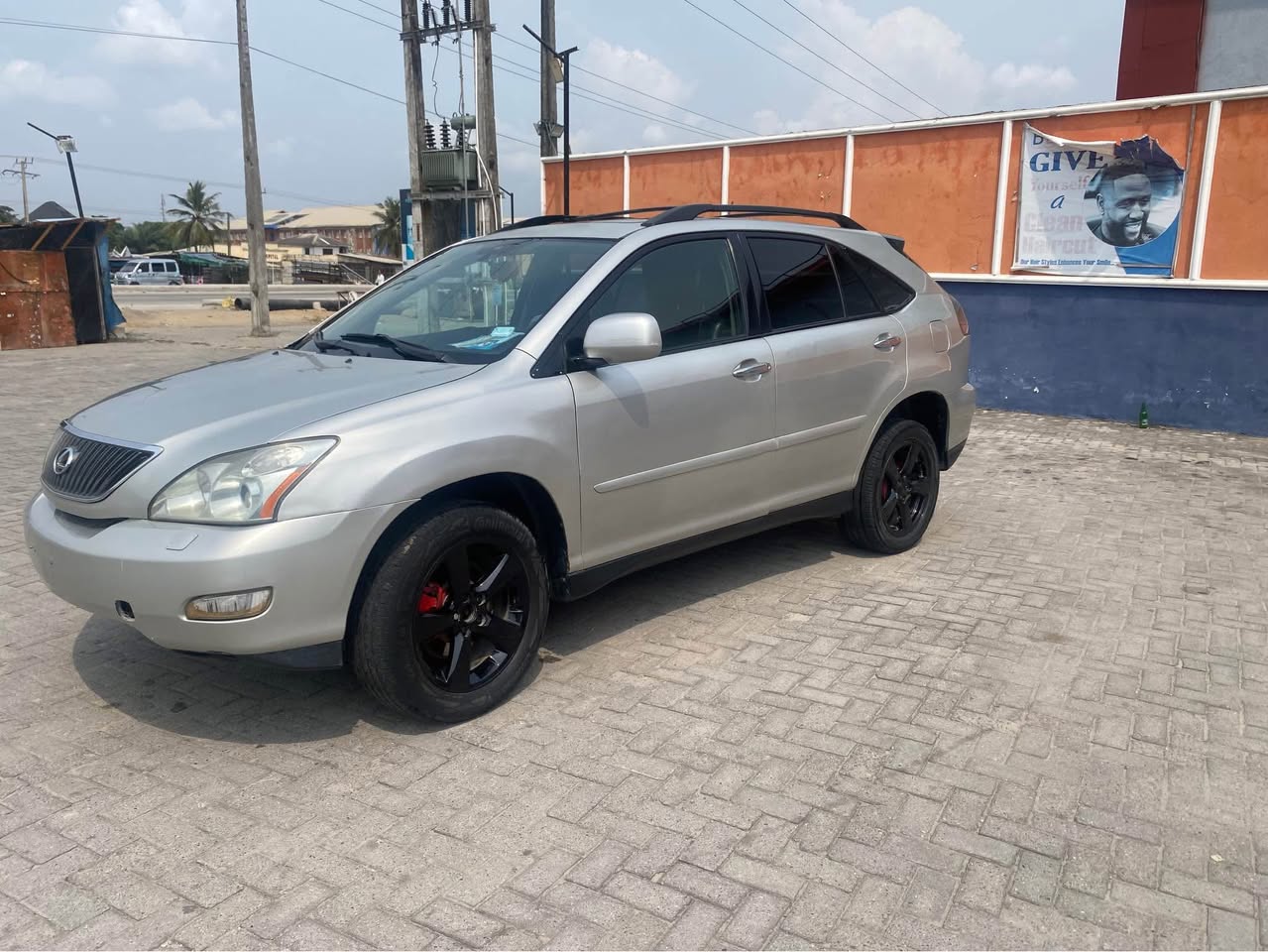 A picture of NEATLY USED 2005 RX330 IN PERFECT WORKING CONDITION 08063490227