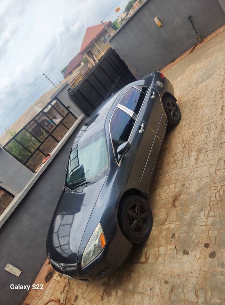 A picture of 2004 honda accord