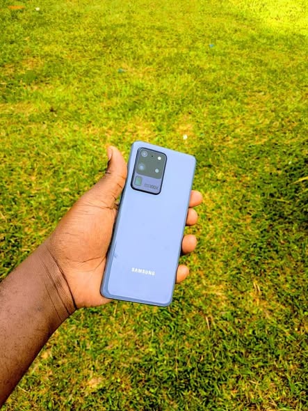 A picture of Samsung Galaxy S20 ultra 5G 128gb 12gbram clear cameras slight