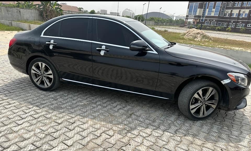 A picture of 016 Black c300 07034278810