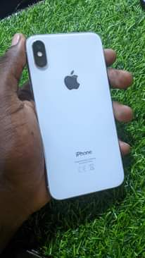 A picture of Iphone x gb 64 clean Betr 80 Face Truetone 0712478484