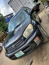 A picture of Toyota rav4 2003