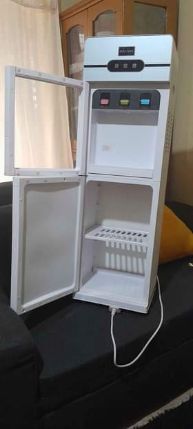 A picture of Water dispenser