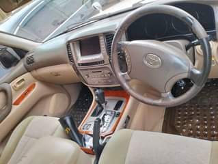 A picture of Toyota land cruiser V 8