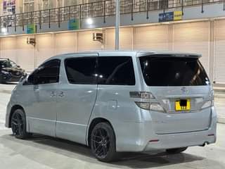 A picture of TOYOTA VELLFIRE
