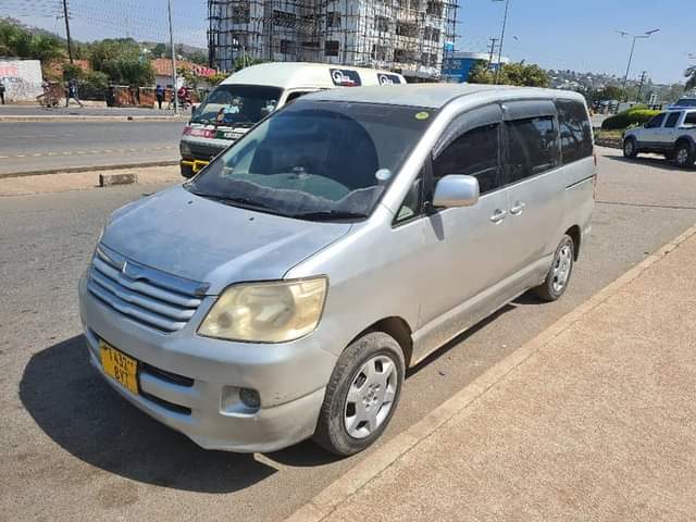 A picture of TOYOTA NOAH NEW SHAPE GOOD USED FOR SELL 7 8M