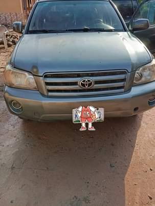 A picture of Rush Now 06 Toyota Highlander 3 Row Seats Untampered engine