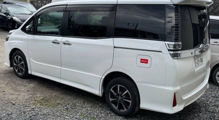 A picture of TOYOTA VOXY