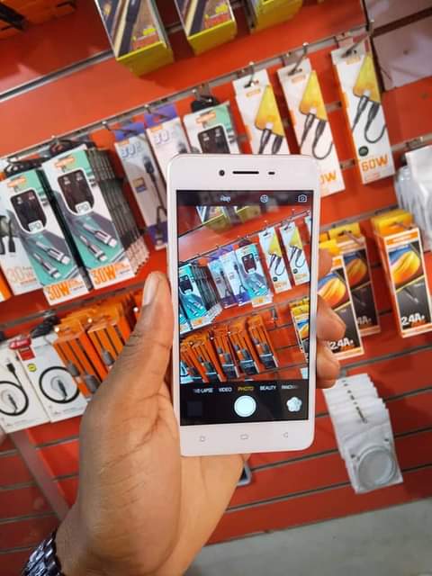 A picture of oppo a37
