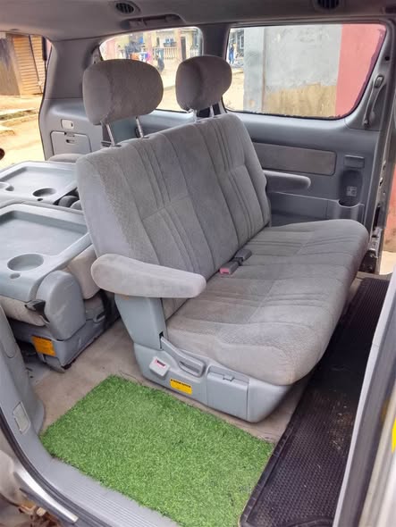 A picture of Reg Toyota Sienna 2002