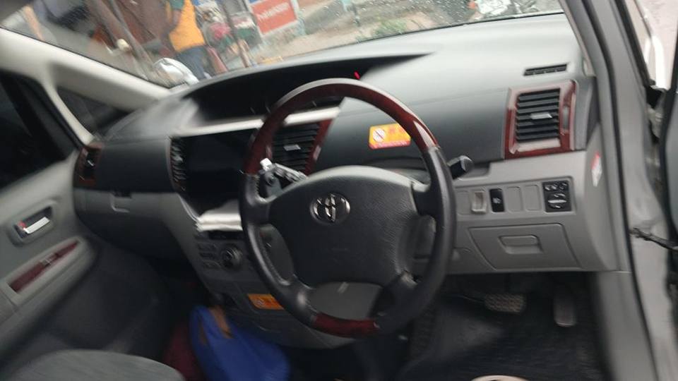 A picture of TOYOTA NOAH