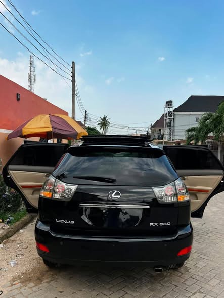 A picture of Lexus Rx330