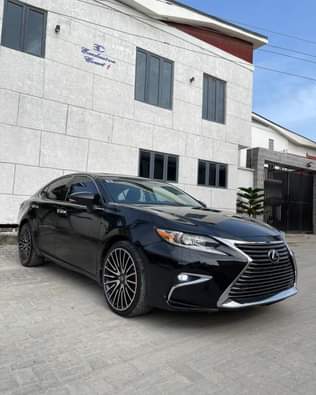 A picture of Lexus ES350