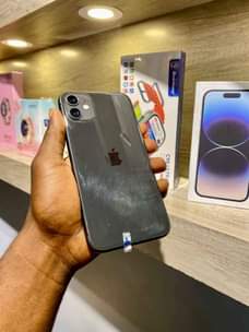 A picture of iPhone 11 Plain
