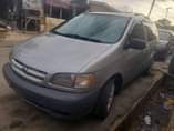 A picture of Toyota sienna 2002