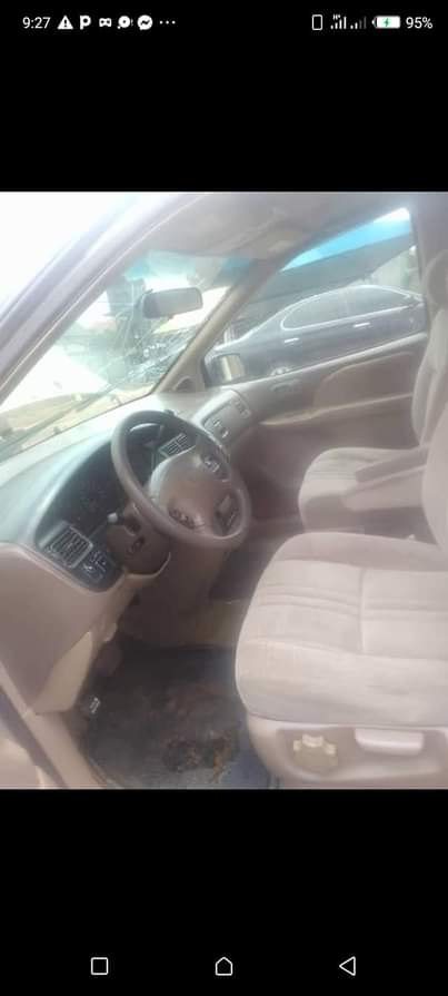 A picture of First body sienna Sound engine and gear Toyota sienna Air