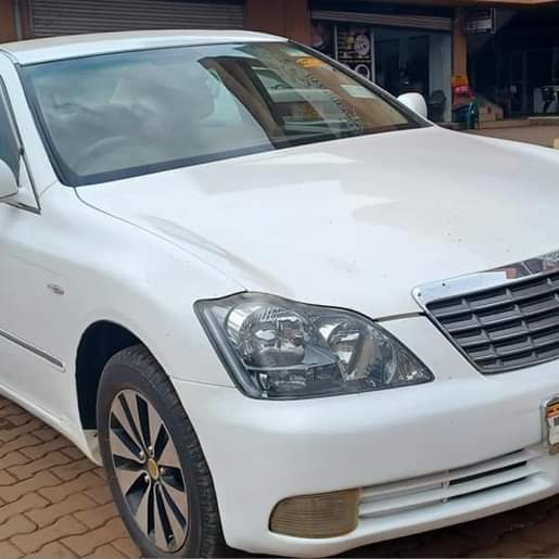 A picture of TOYOTA ROYAL CROWN UAX MODEL 2008 IN EXCELLENT CONDITION PRICE