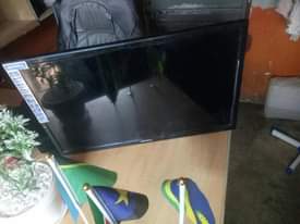 A picture of Sayona TV 24 inches and Hokoa TV 19 inches not