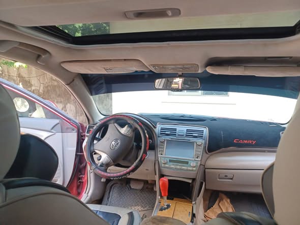 A picture of Mad Distress alert Super sharp Toyota Camry muscle XLE V6