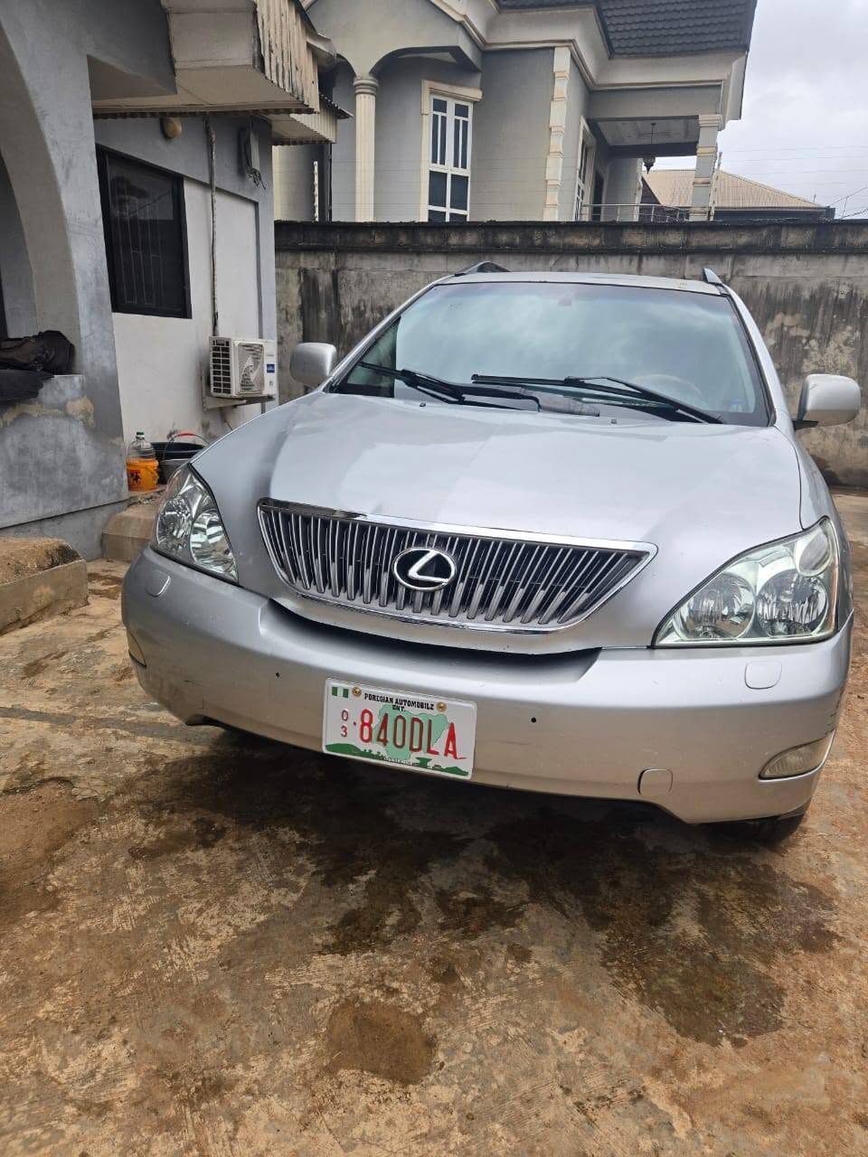 A picture of Toyota Lexus rx330