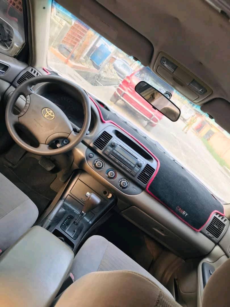 A picture of Super Clean 05 Toyota Camry LE engine and gear transmission