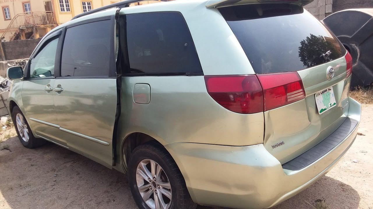 A picture of TOYOTA SIENNA 2005