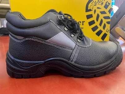 A picture of SAFETY BOOTS