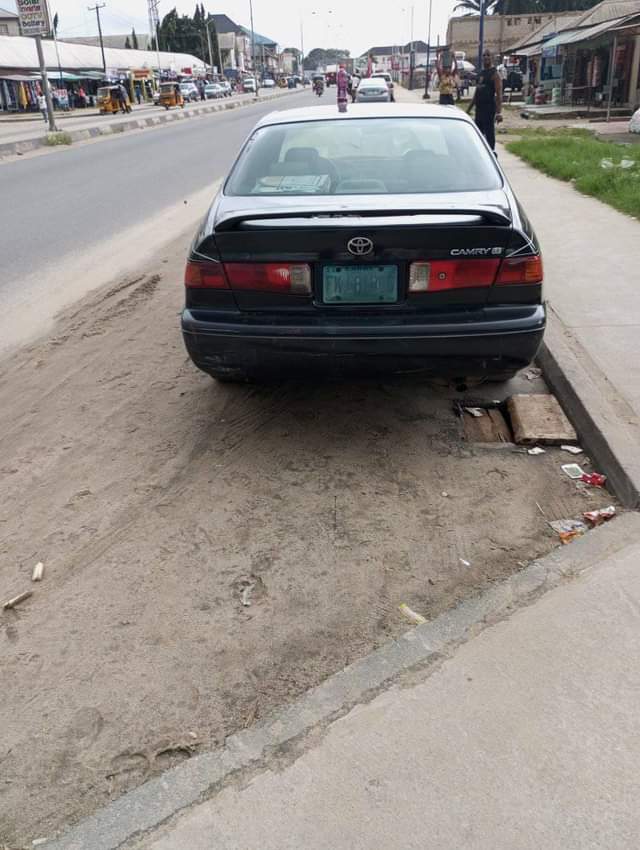 A picture of Toyota drop light Very sound Price 1 8m only Settle