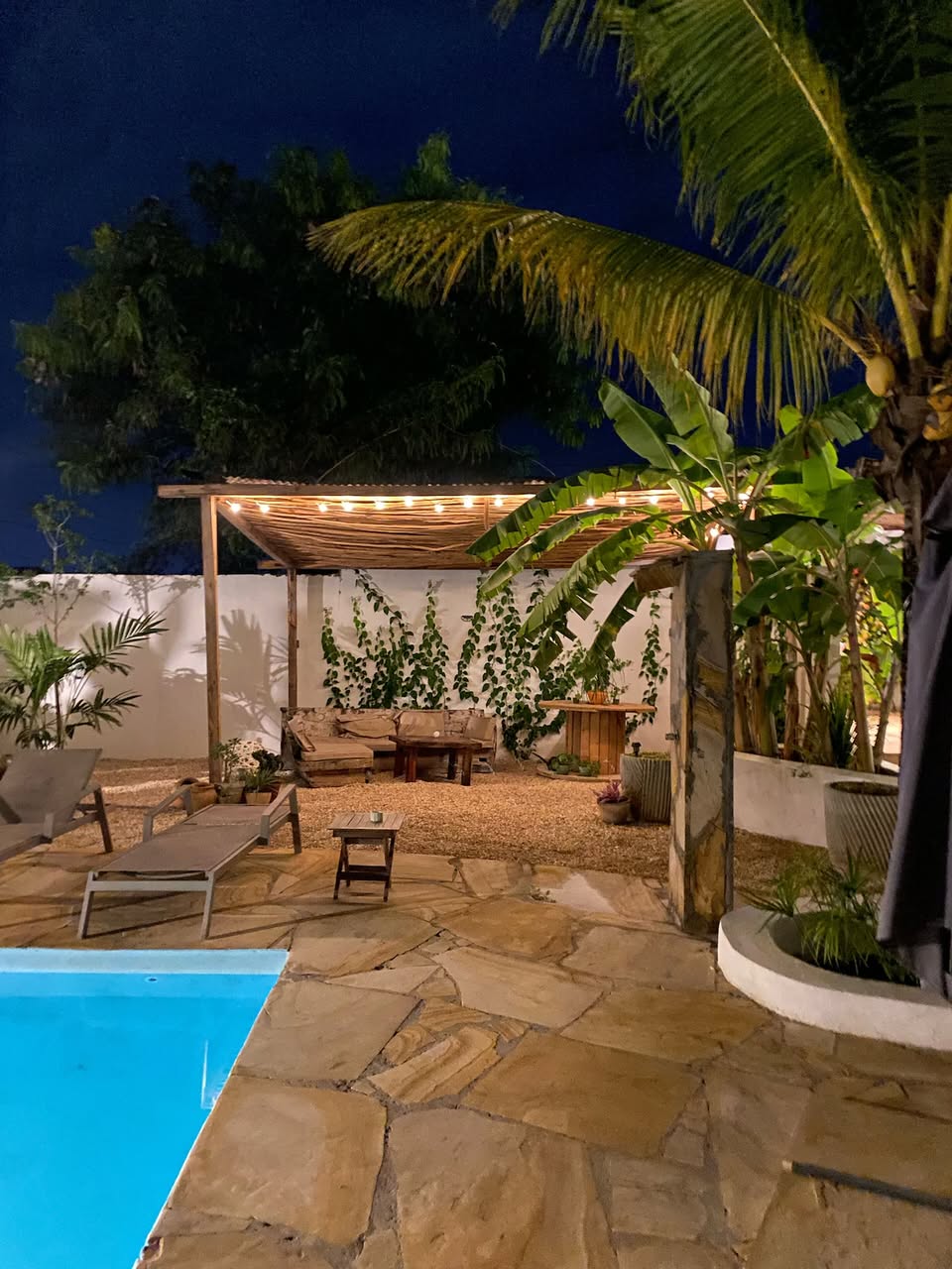 A picture of 6 beds 6 bath House